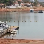 Dois metros abaixo da cota mínima, nível do Lago de Furnas cai mais de 20% e afeta turismo em Fama, MG